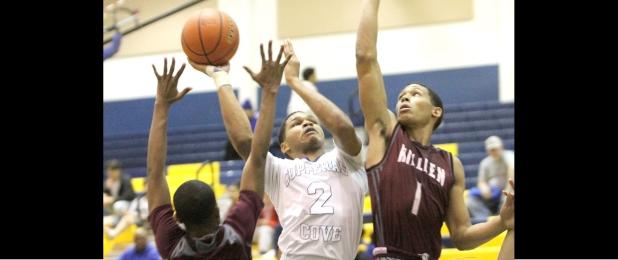 CCLP/TJ MAXWELL Cove senior Dahmir Pearson shoots between two Killeen defenders during the Bulldawgs’ 66-56 win over the Killeen Kangaroos.