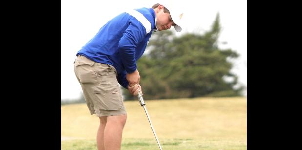 CCLP/TJ MAXWELL- Cove’s Caden McAnally putts on the 18th green during the Waco ISD Invitational golf tournament at Cottonwood Creek in Waco. McAnally shot a 165 to finish tied for 24th overall and lead his team to a 10th place finish.
