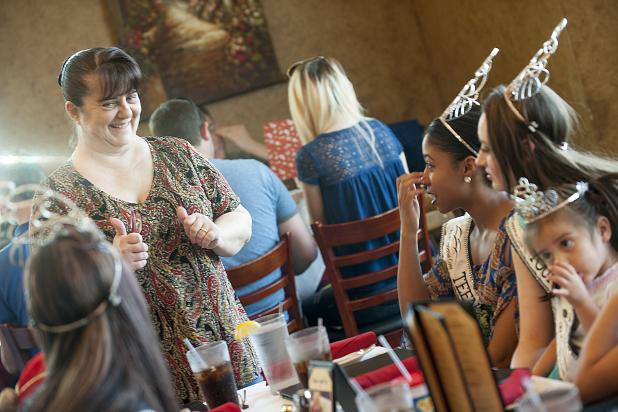CCLP/DAVID MORRIS Giovanni’s Italian Restaurant owner Maura Martinez gives a thumbs up to the royalty as they visit the restaurant for dinner, Wednesday afternoon.  Giovanni’s has joined the sponsors list for the inaugural Five Hills Scholarship Pageant with their commitment for the 2016-17 year.