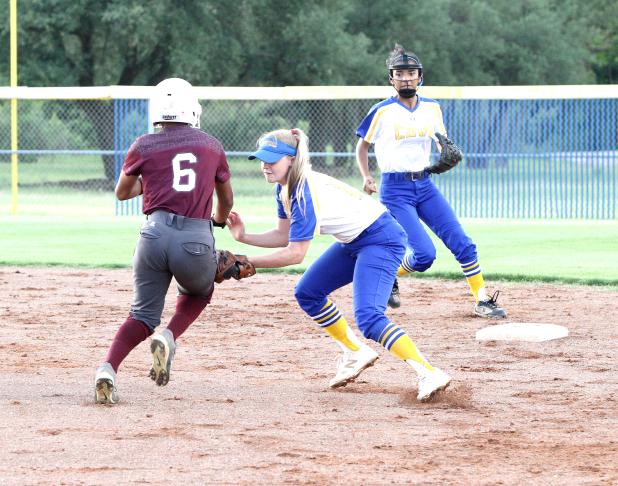 CCLP/TJ MAXWELL ABOVE: Copperas Cove second baseman Addie Cook tags out Killeen centerfielder Kiara Dominguez on a fielder’s choice as shortstop Jackie Clay looks on in the first inning of the Lady Dawgs’ 9-2 win over Killeen Tuesday in Cove. BELOW: Cove sophomore Jayda Carter reaches third base after an RBI stand-up triple as part of a two-run second inning. The win gave the Lady Dawgs sole possession of third place heading into tonight’s district finale at Belton.