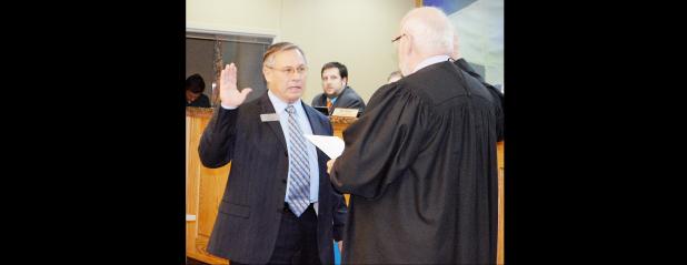 CLP/LYNETTE SOWELL - Jay Manning takes the oath of office for Copperas Cove city council place 4 at Tuesday night’s city council workshop.