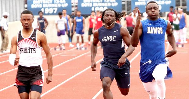 CCLP/TJ MAXWELL- Copperas Cove senior Marcus Brumfield, right, races to a first-place finish in the 100m dash during the Bulldawg Relays held Saturday at Bulldawg Stadium. Brumfield also led the 4x100-meter relay and 4x200 meter relay teams to gold medals.