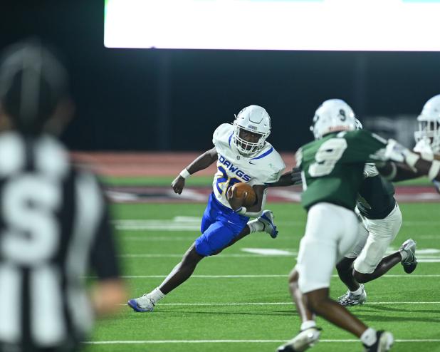 The Bulldawgs run down the Eagles on Friday night. 